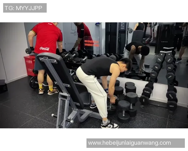 球星足球腹肌训练秘诀 揭秘顶级球员如何塑造完美腹肌